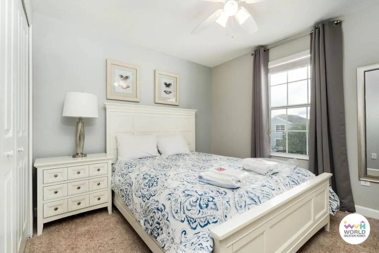 Semesterbostad 6 Bedroom 5 Bathroom Storey 4770kc *