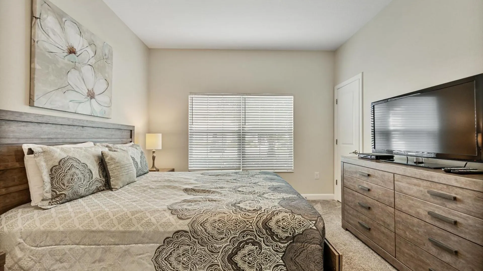 Renewed Luxury Townhouse With Private Pool
