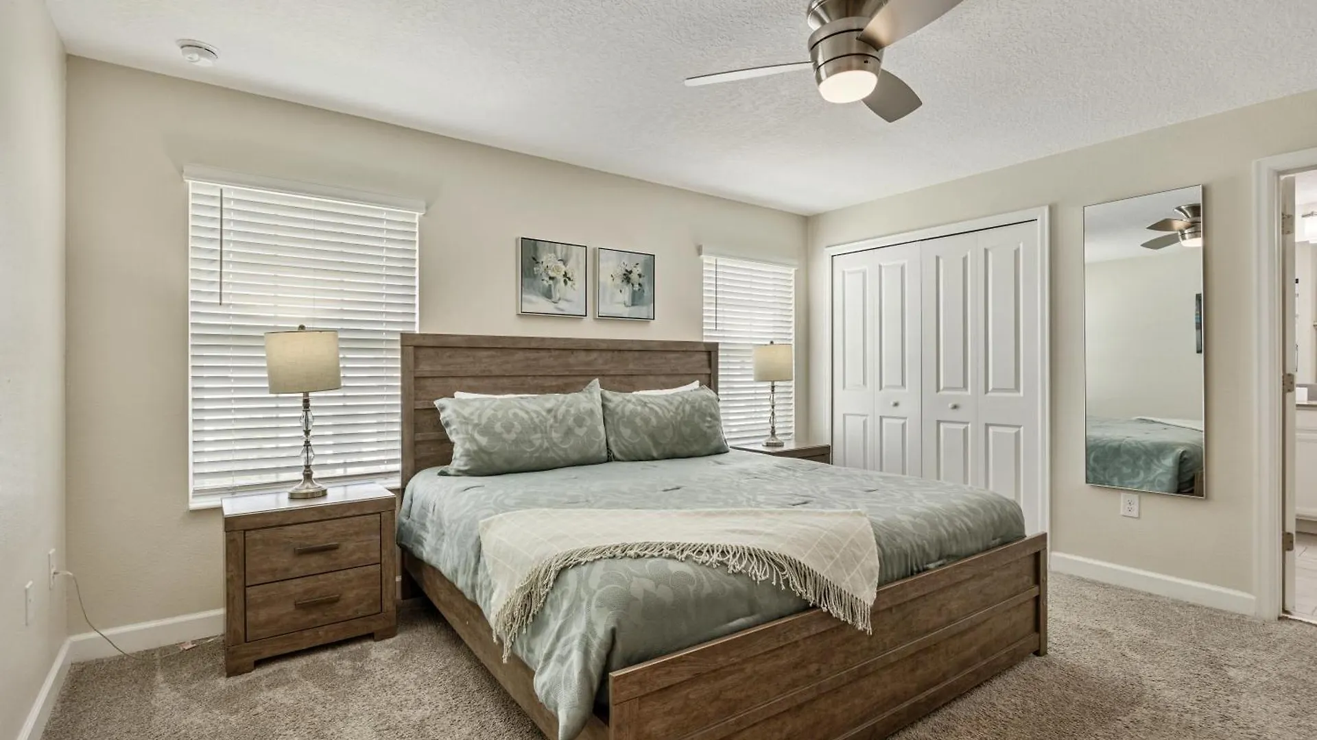 Renewed Luxury Townhouse With Private Pool *