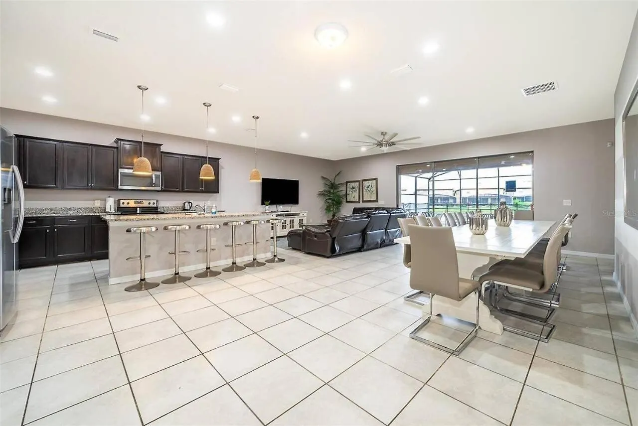 Windsor At Westside 1220 By Villa *