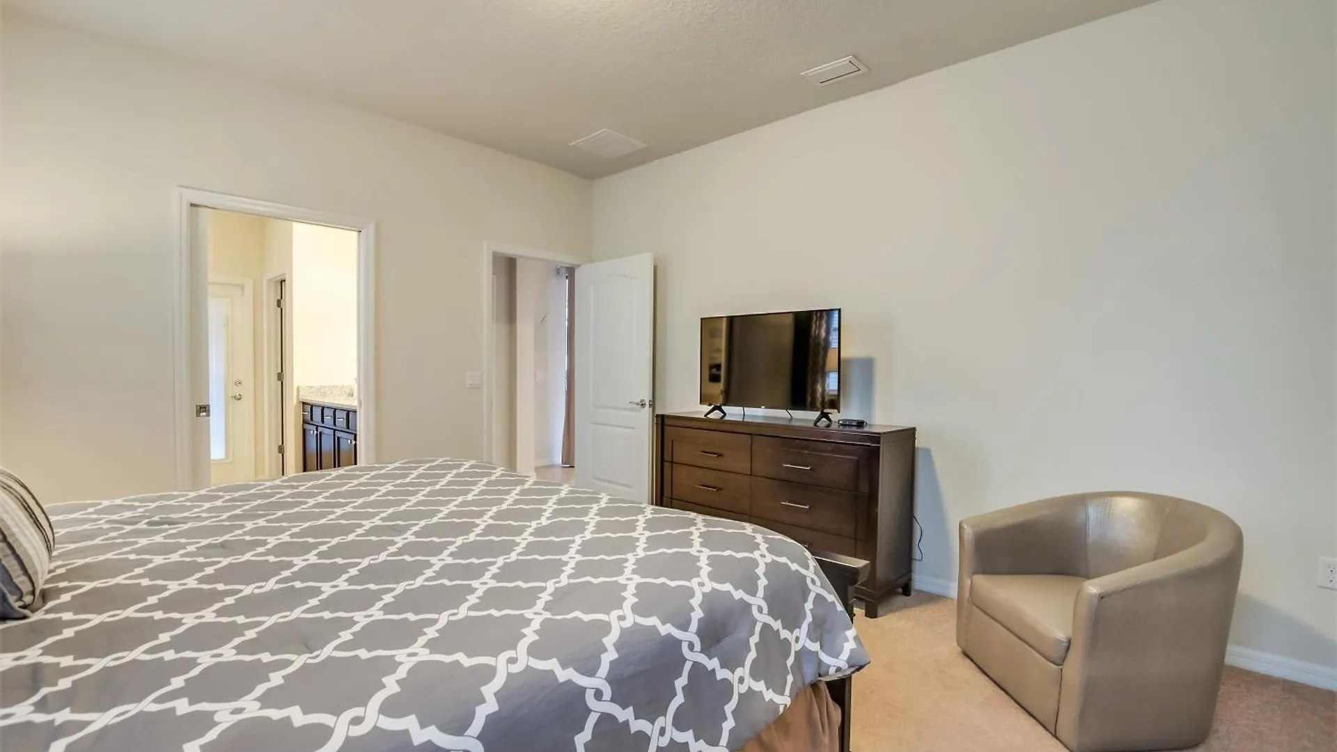 Villa Windsor At Westside 284 By