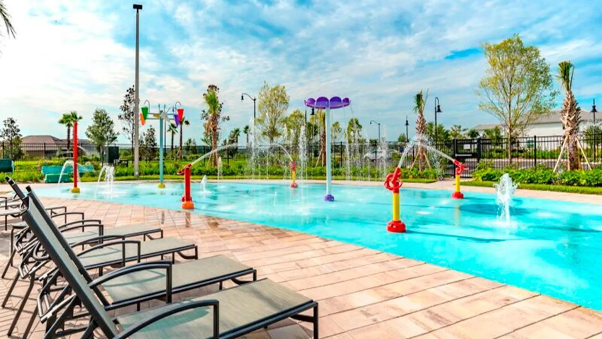 Renewed Luxury Townhouse With Private Pool *