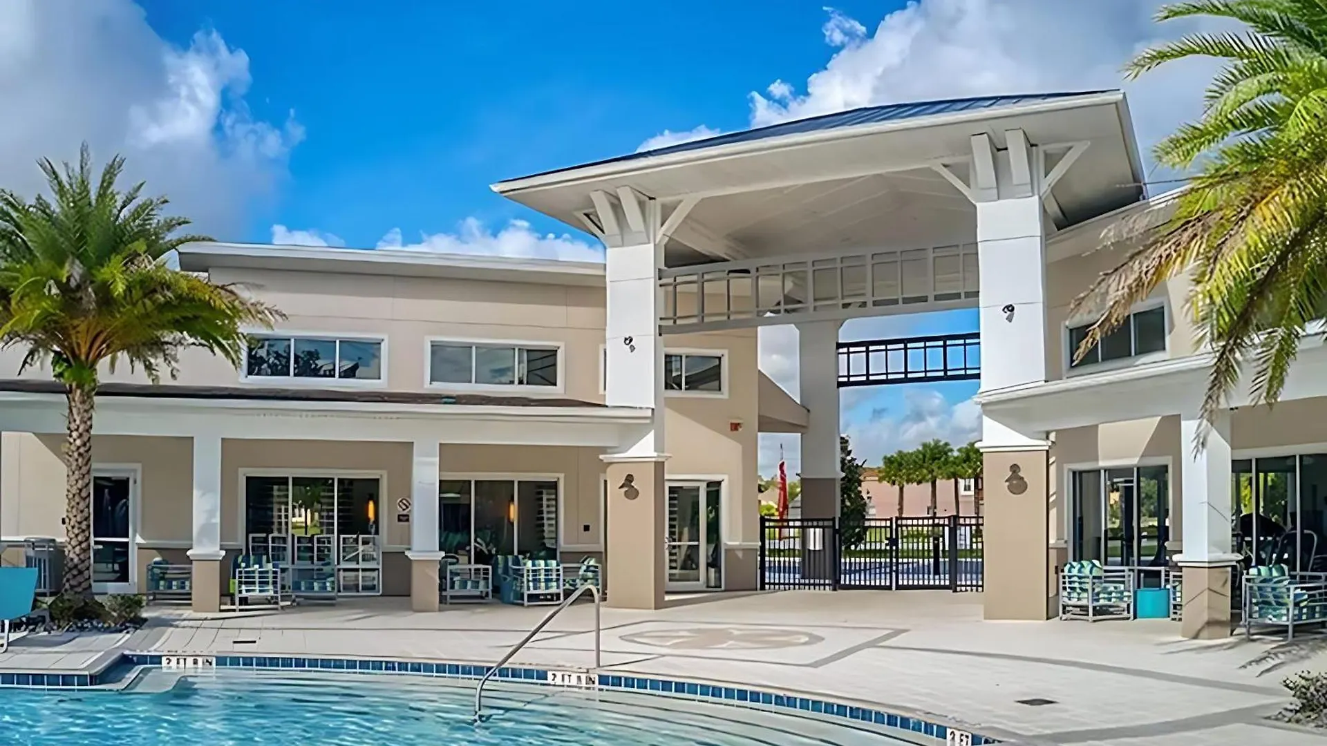 Дом отдыха Sleeps 26 - With Private Pool Hot Tub Games & Cinema