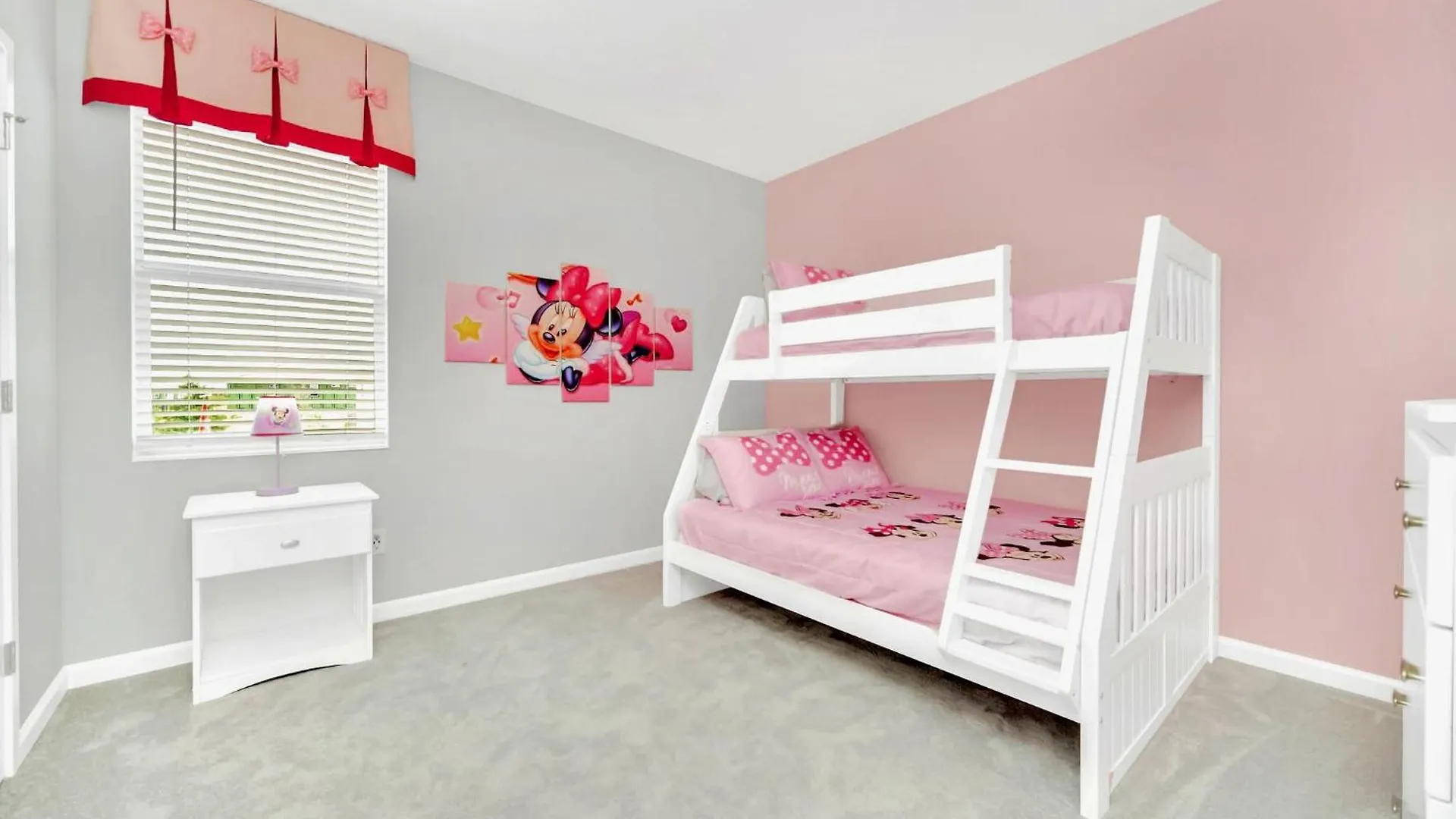 Дом отдыха Sleeps 26 - With Private Pool Hot Tub Games & Cinema *