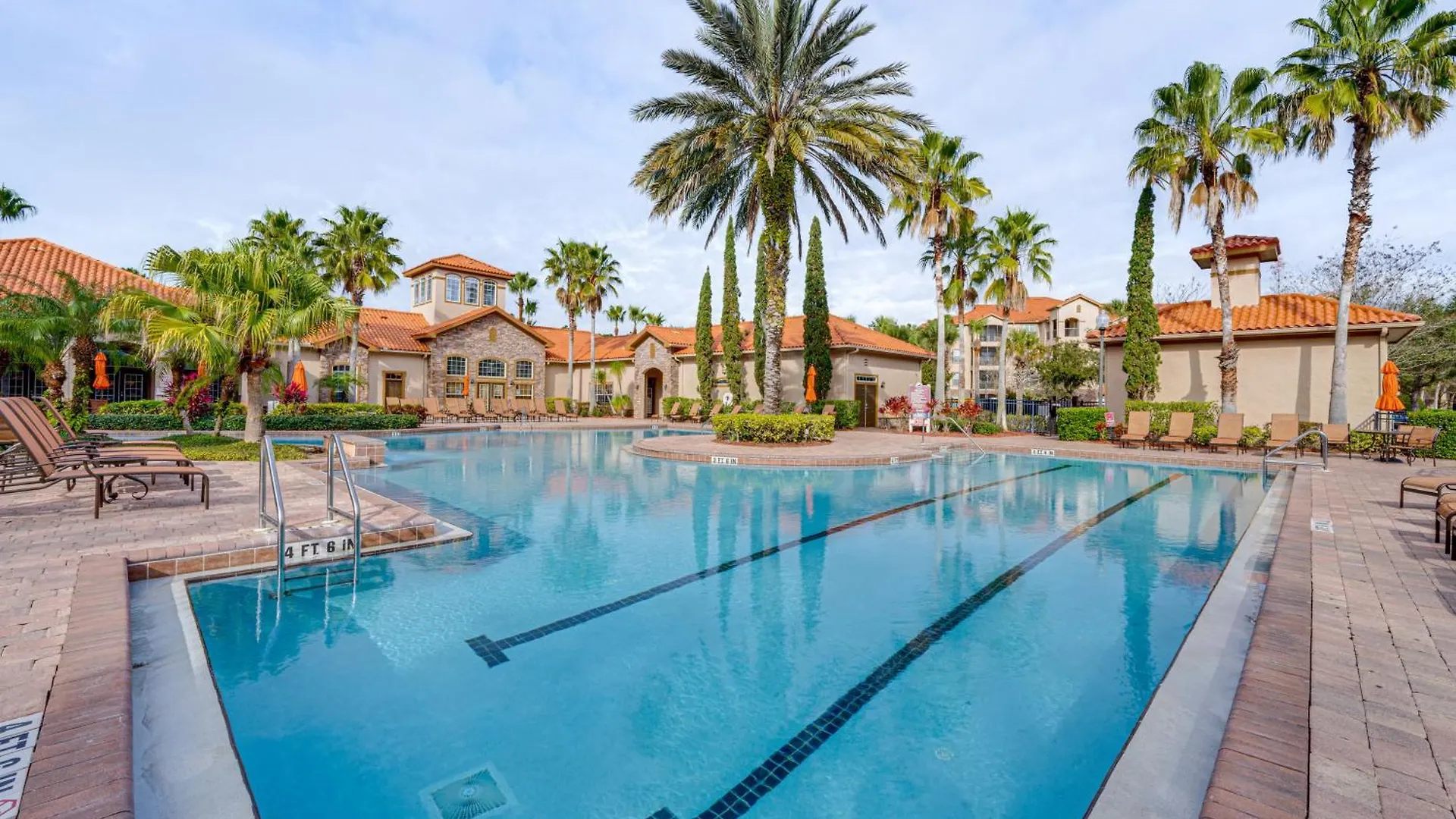 Tuscana With Access, 10 Mi To *
