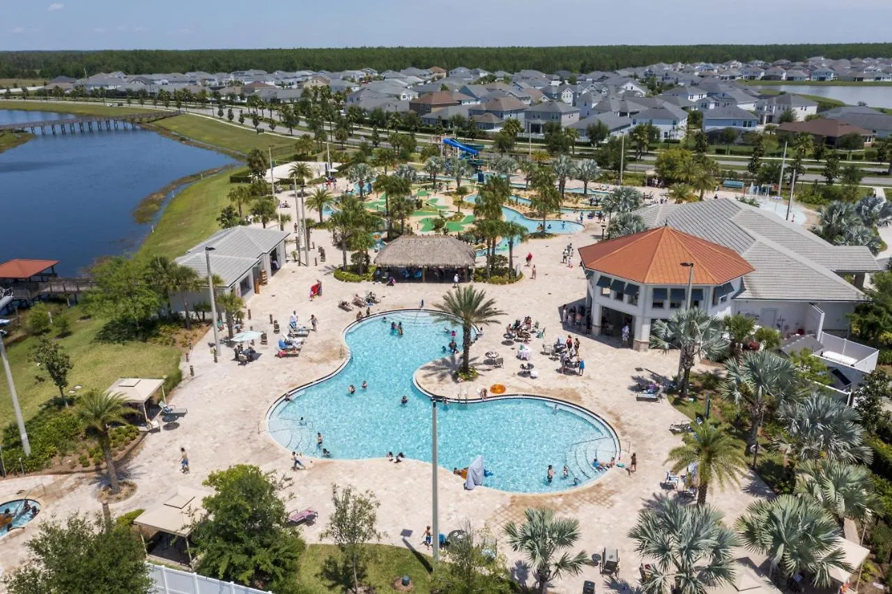 5br Townhouse Near Pool Holiday home