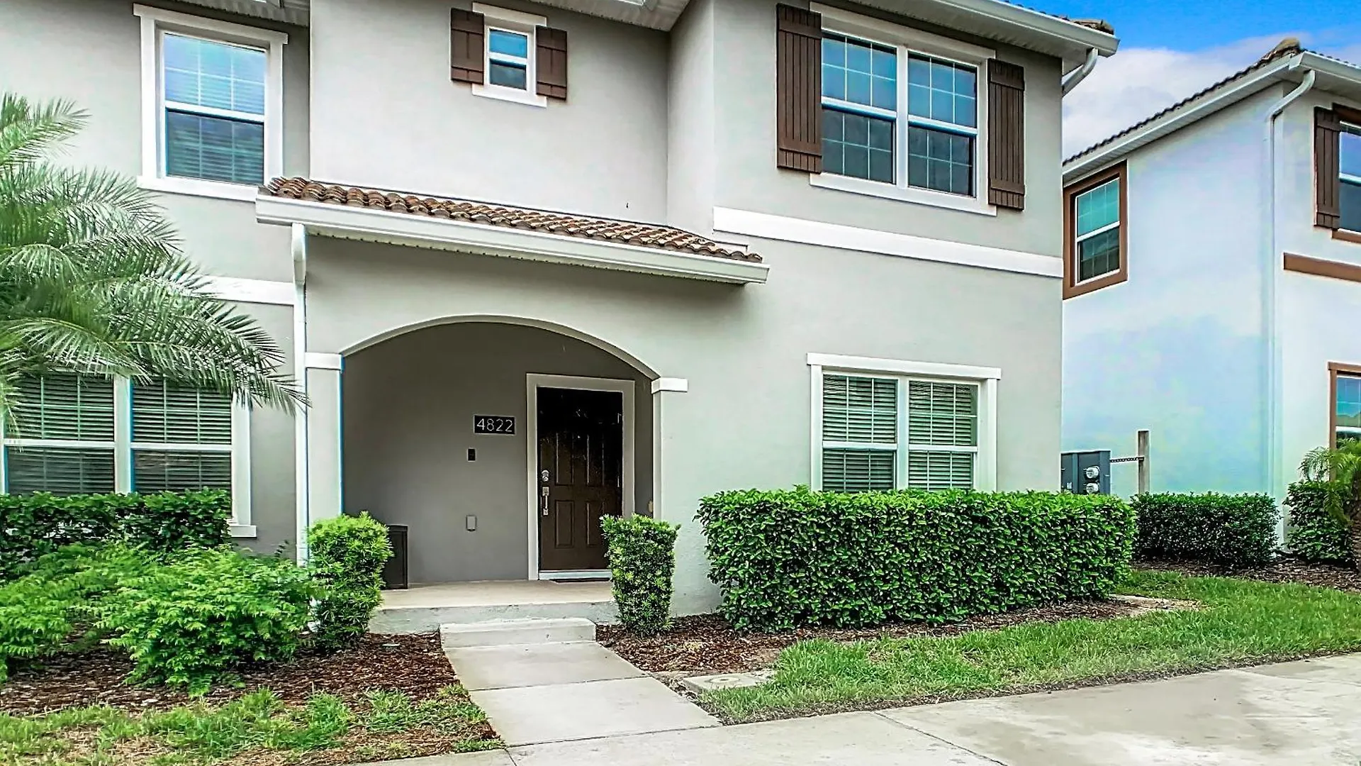5br Townhouse Near Pool