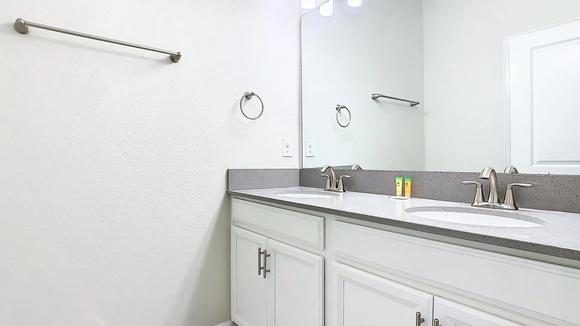 5br Townhouse Near Pool Holiday home *