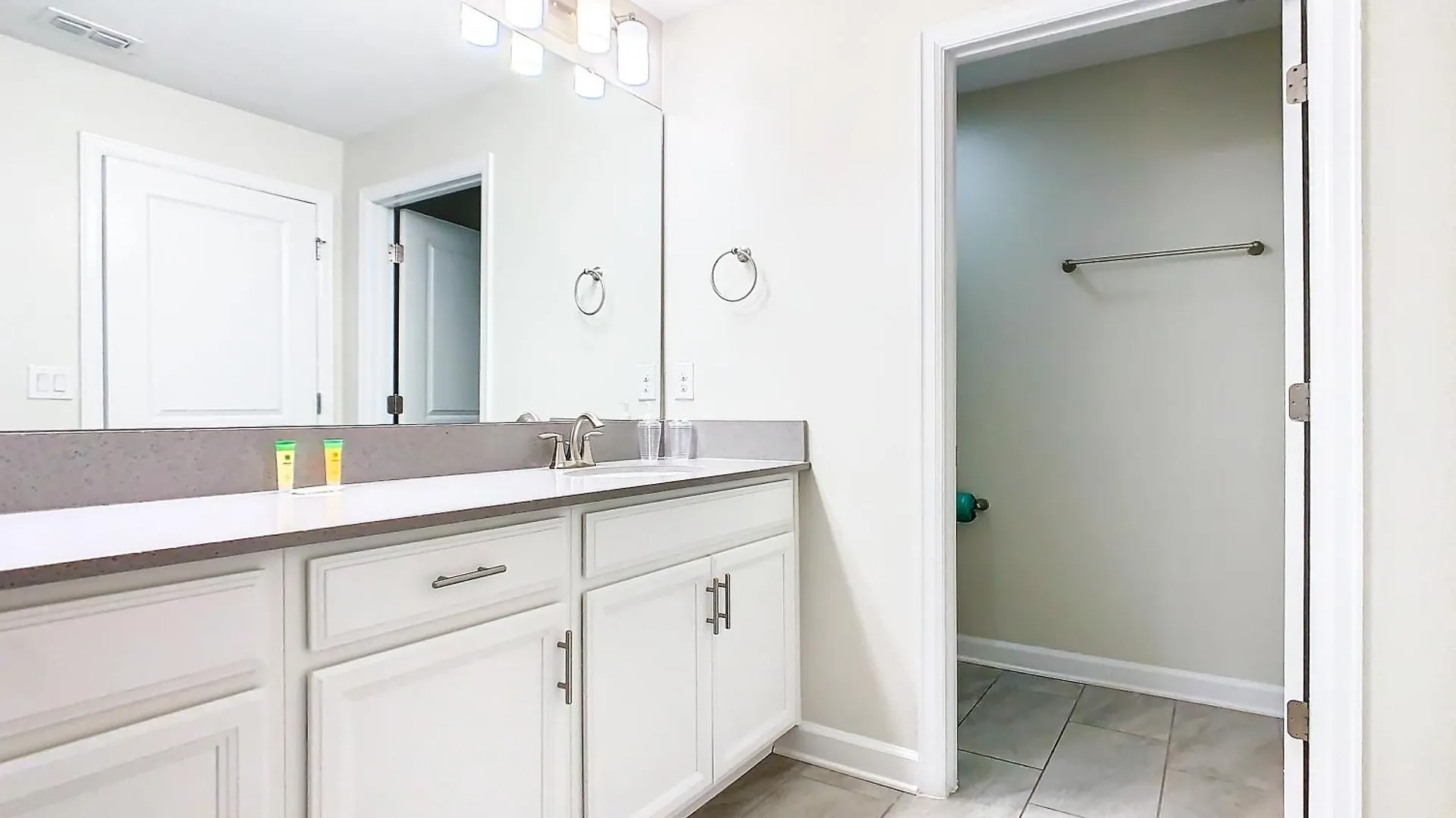 5br Townhouse Near Pool