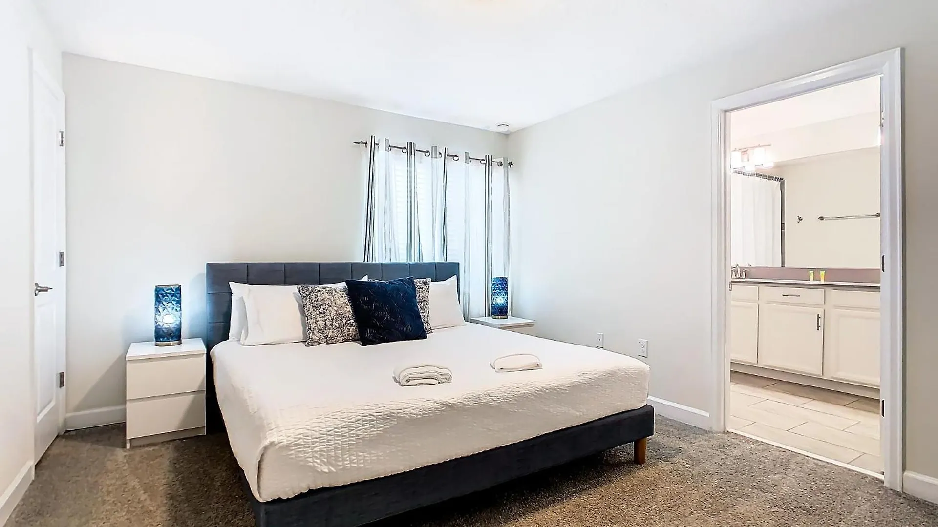 5br Townhouse Near Pool