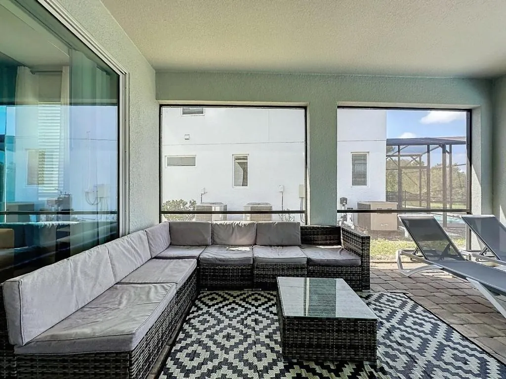 Luxury 6 Bed With Pool In Solara Willa *