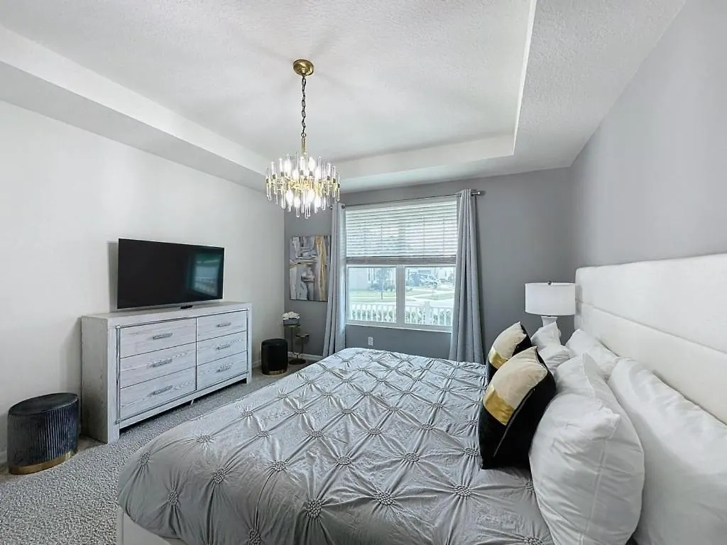 Luxury 6 Bed With Pool In Solara Willa *