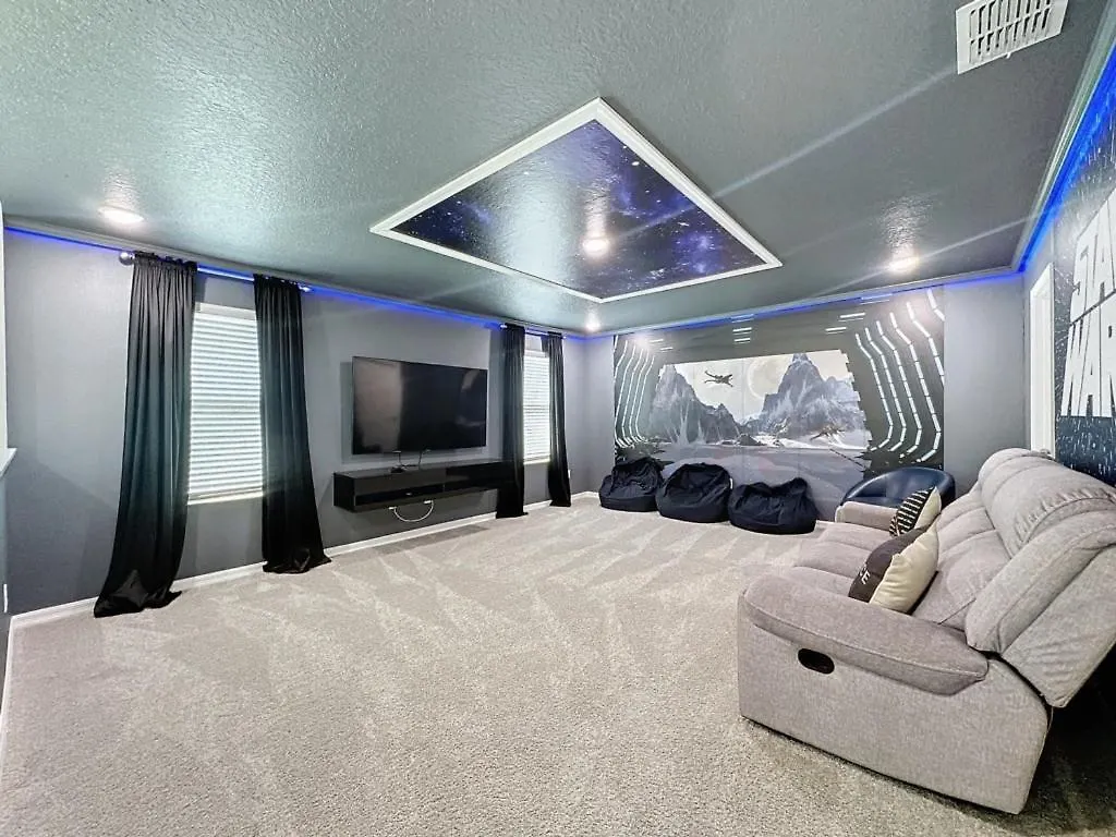 Luxury 6 Bed With Pool In Solara *