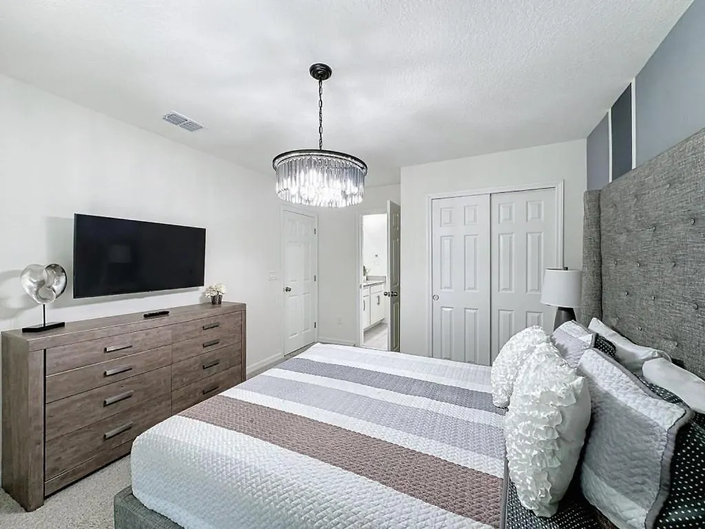 Luxury 6 Bed With Pool In Solara Willa *