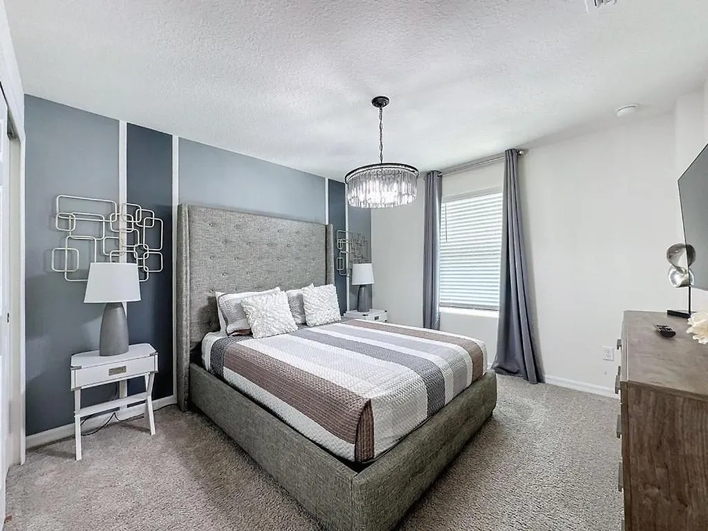 Luxury 6 Bed With Pool In Solara *