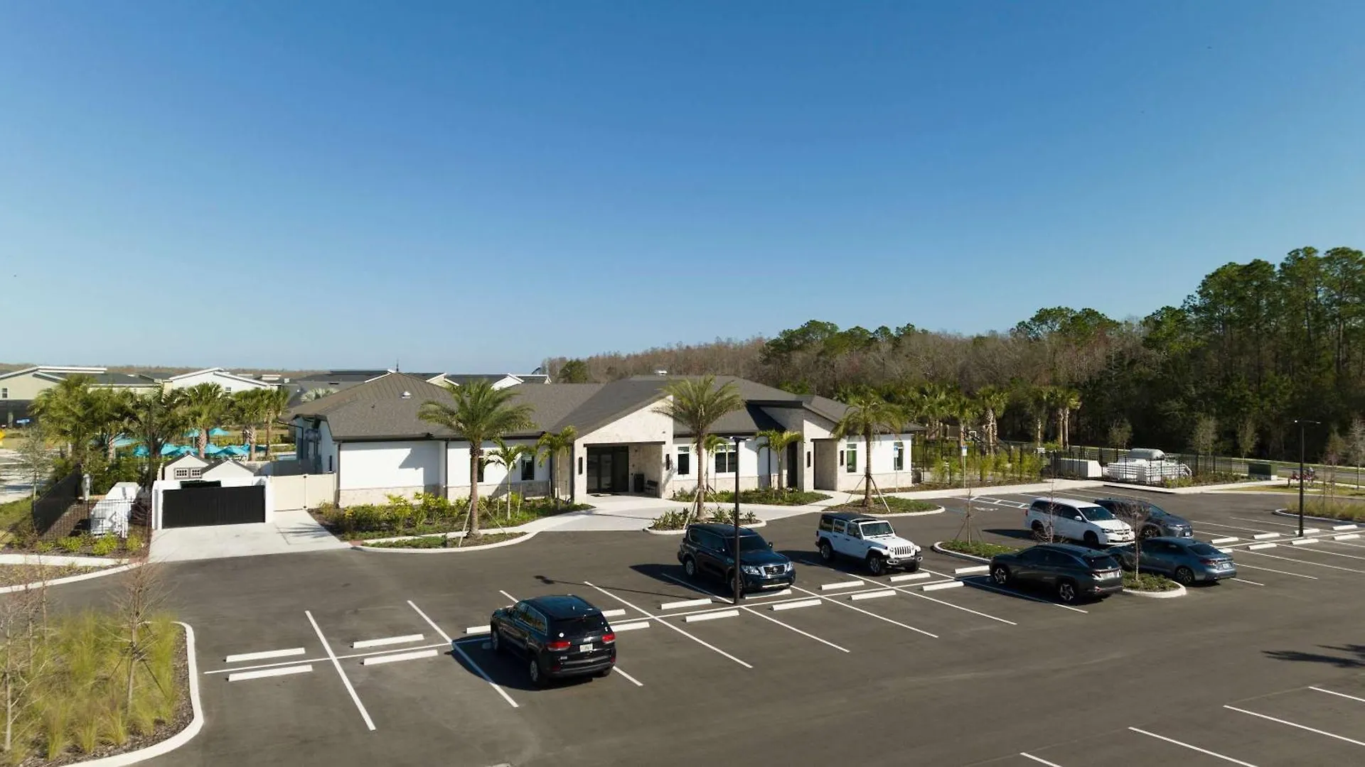 Luxurious 2 Bd Close To @ Storey 204p Nyaraló