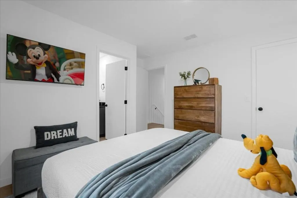 3 Bedrooms- 3 Bathrooms- The Hub 3248 Tt