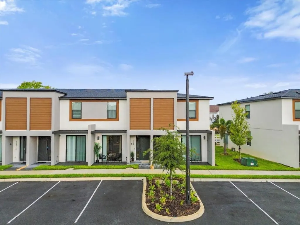 3 Bedrooms- 3 Bathrooms- The Hub 3248 Tt *