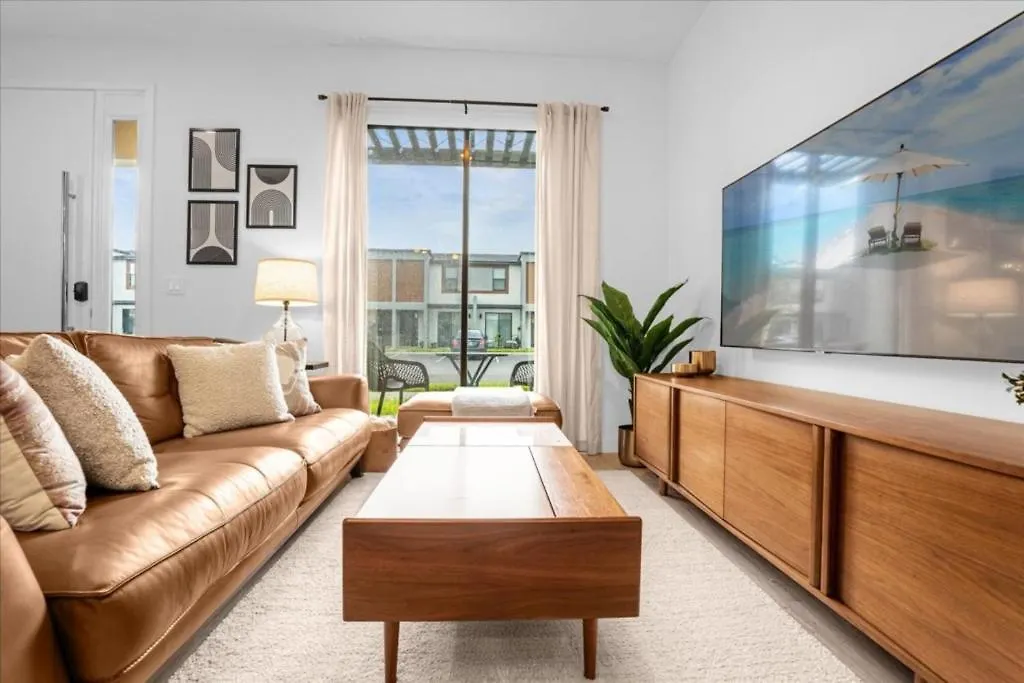 3 Bedrooms- 3 Bathrooms- The Hub 3248 Tt