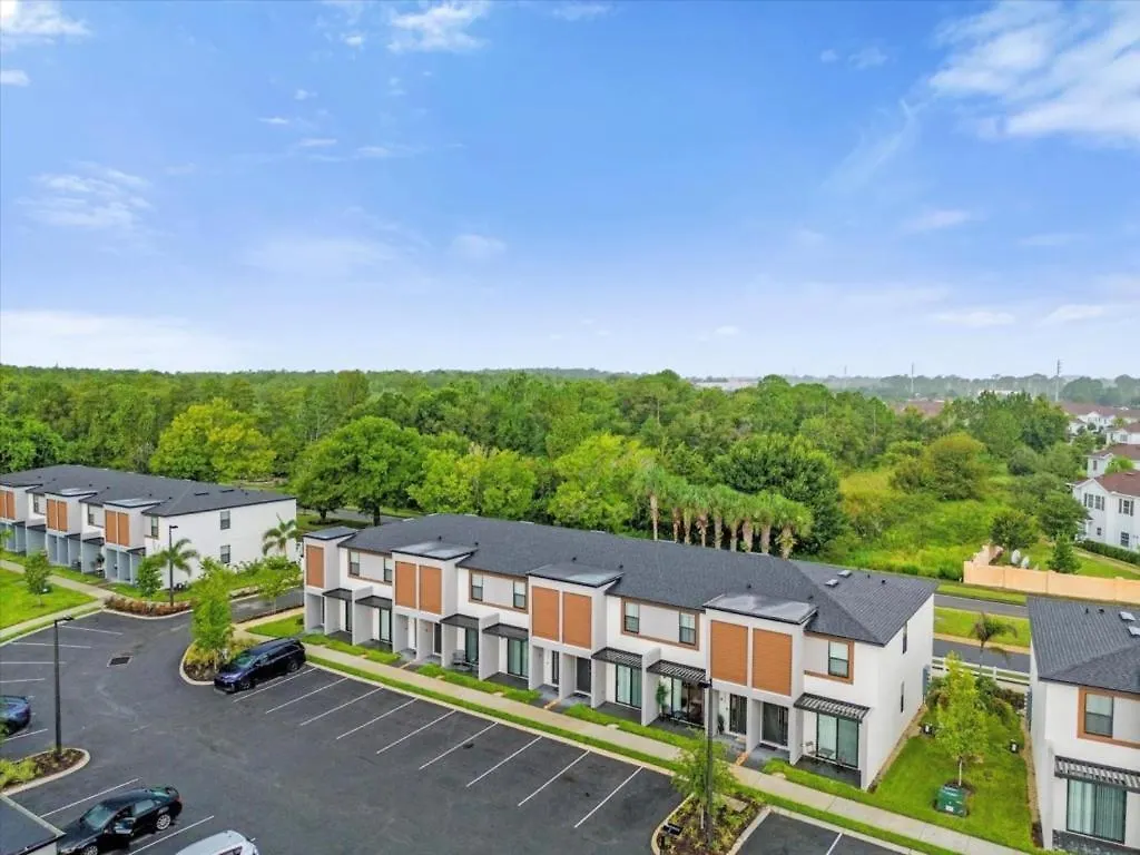 3 Bedrooms- 3 Bathrooms- The Hub 3248 Tt Kissimmee