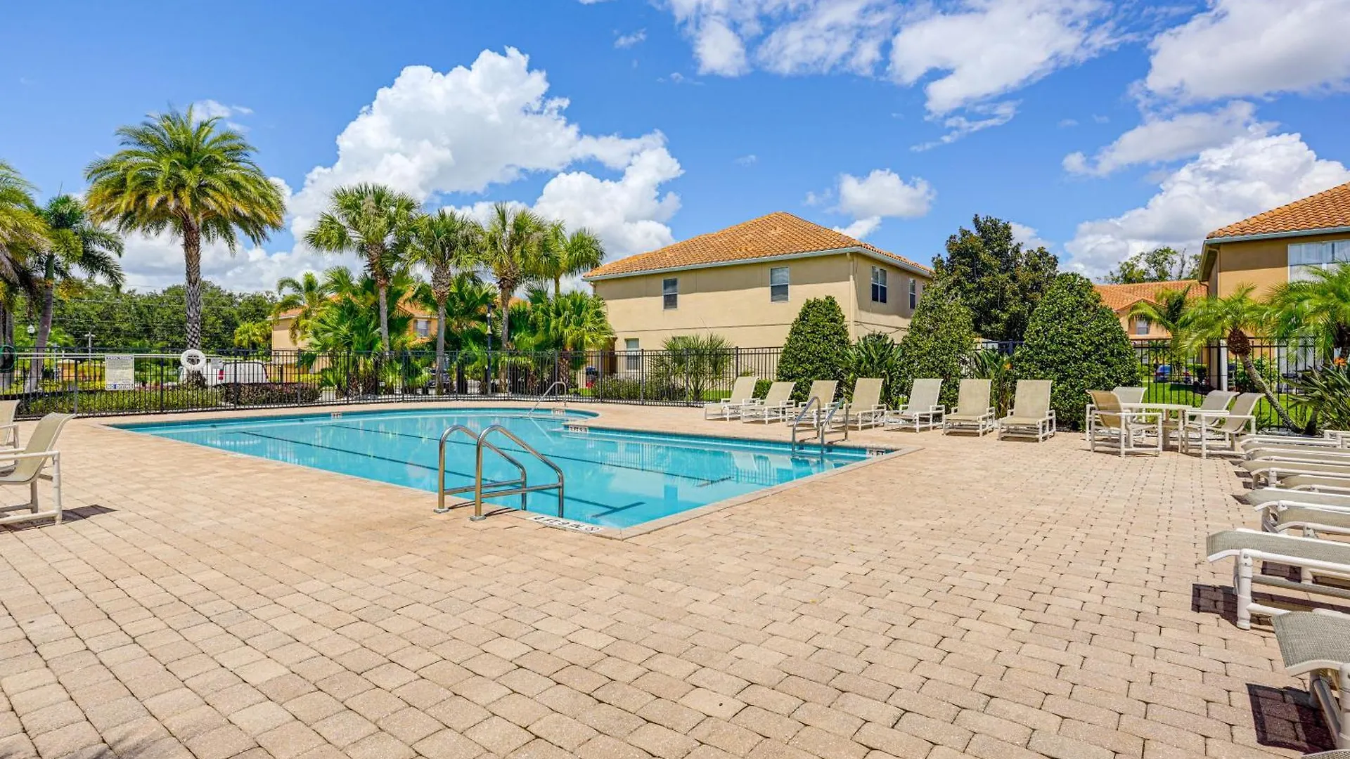 Townhome 4 Mi To World! * Kissimmee