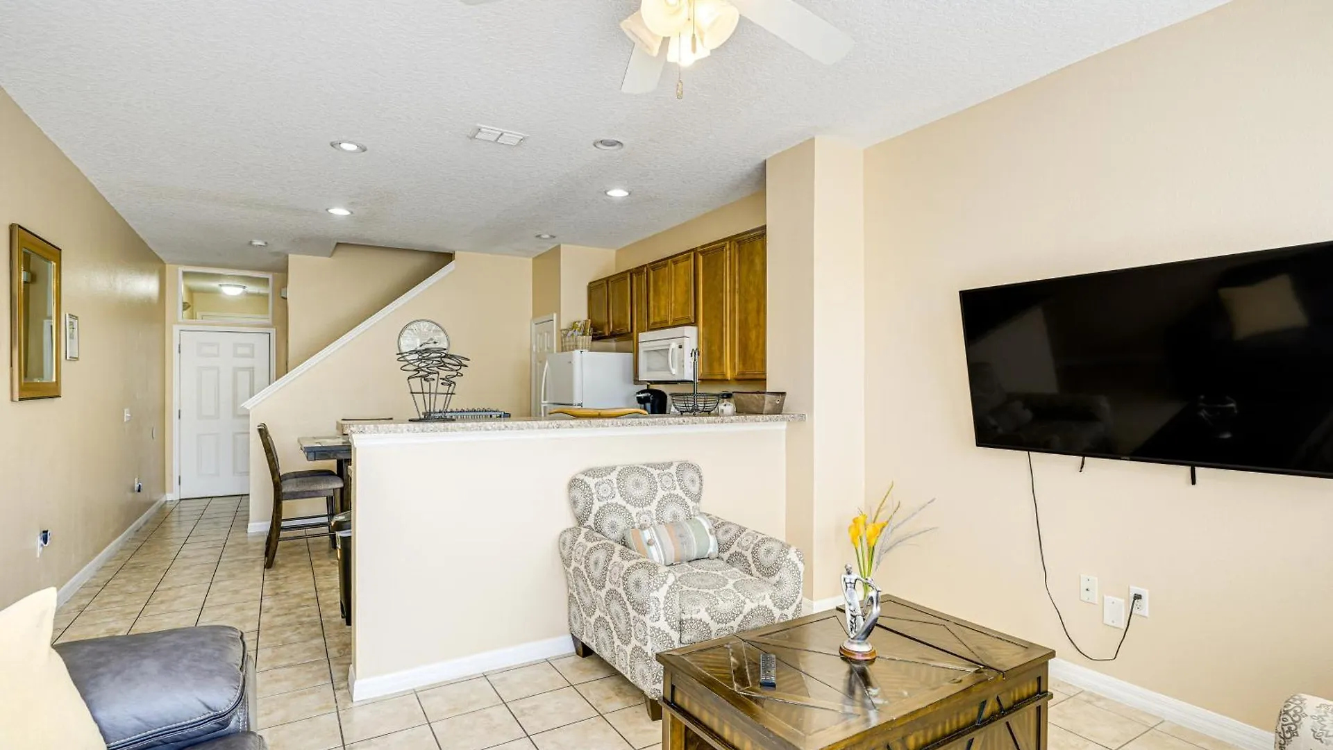 Townhome 4 Mi To World! Kissimmee