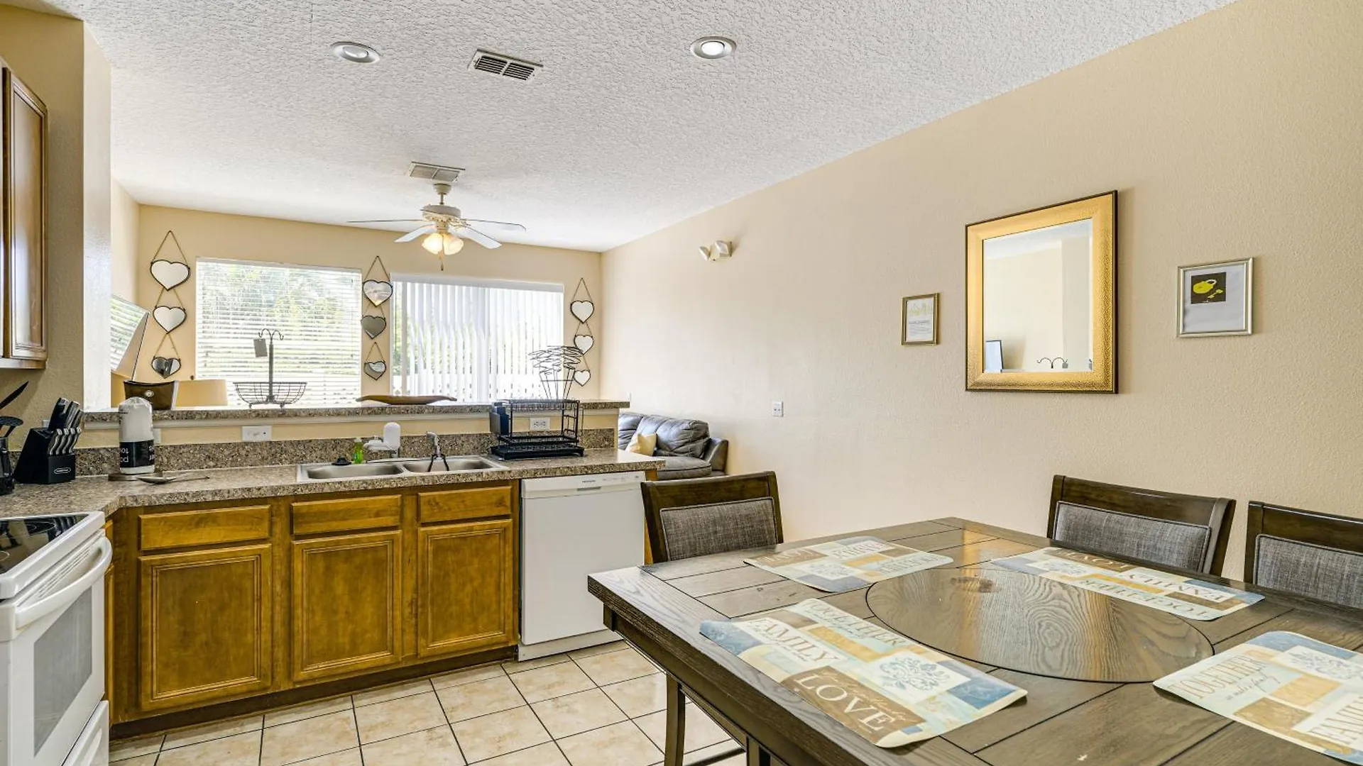 Townhome 4 Mi To World!