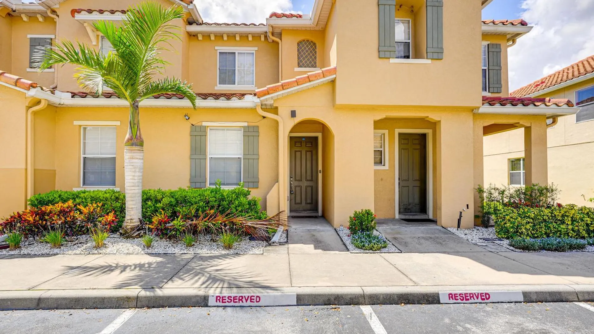 Townhome 4 Mi To World! * Kissimmee