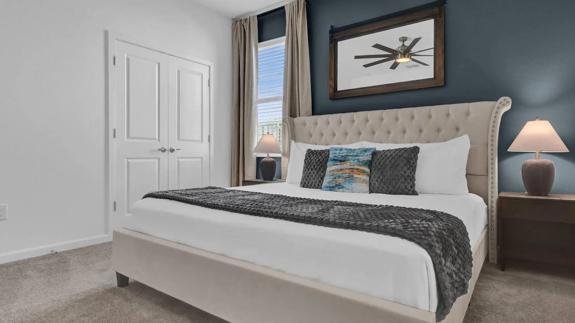 Luxury - The Extras - Sleeps 39