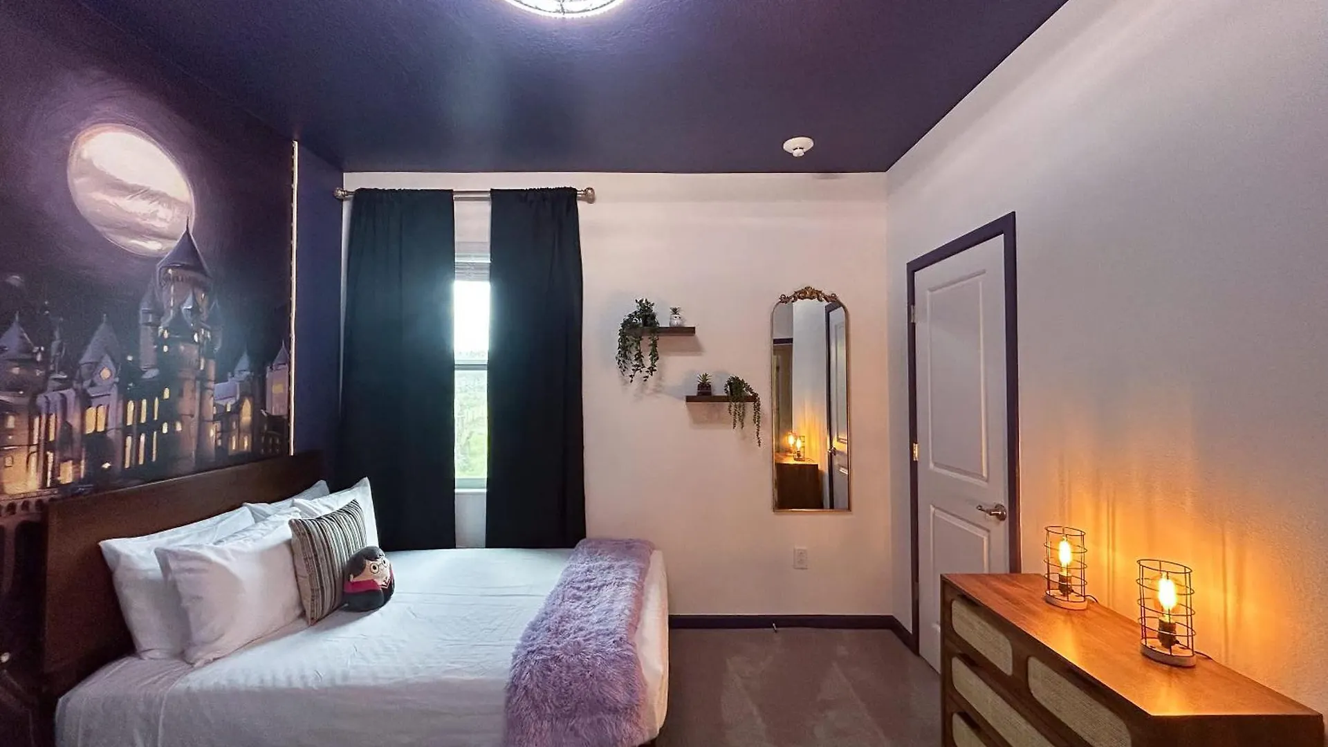 Luxury - The Extras - Sleeps 39 *
