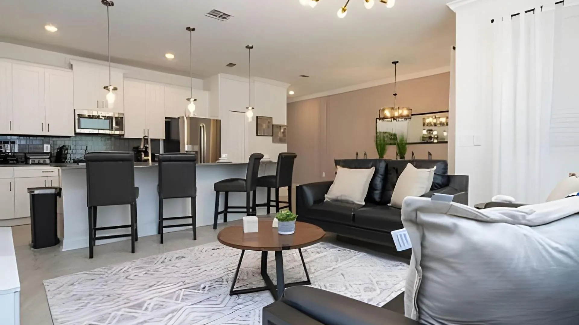 Smile - 4bd/3ba Storey Luxury Themed