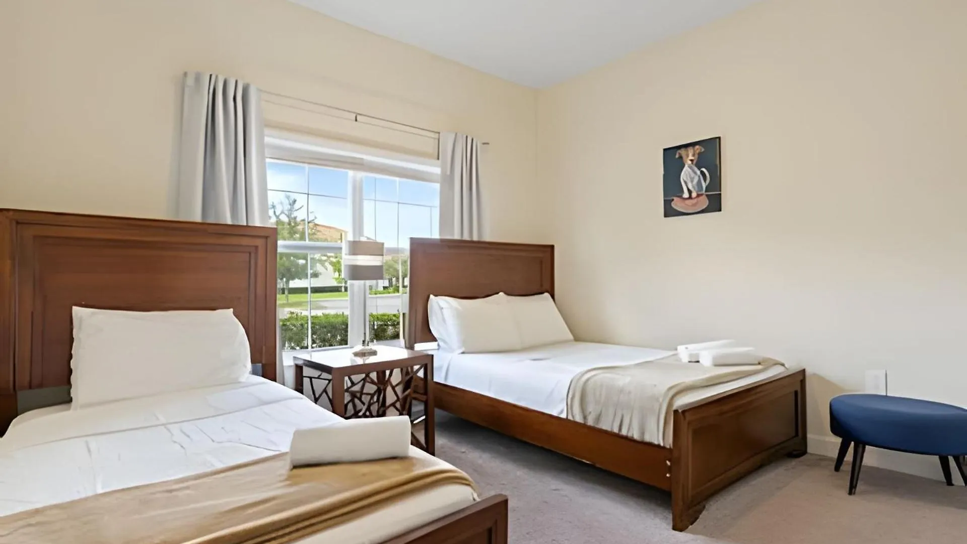 Spacious 5br W/ Private Pool, Near Holiday home *