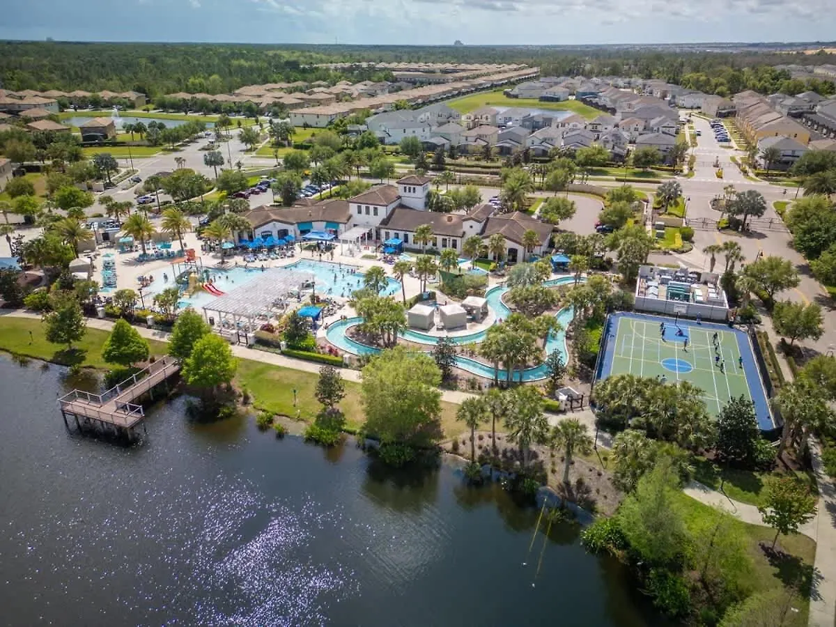 Newly Completed Avatar 6 Bedroom Getaway Holiday home Kissimmee