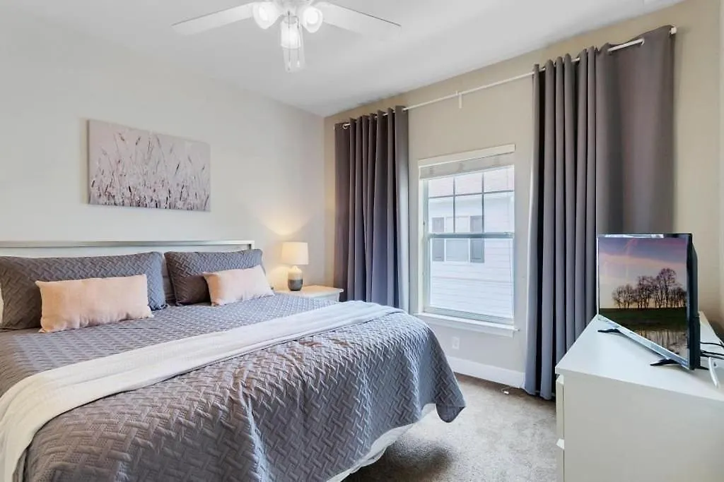 Luxurious 4bd/3ba Near W/ Clubhouse Holiday home
