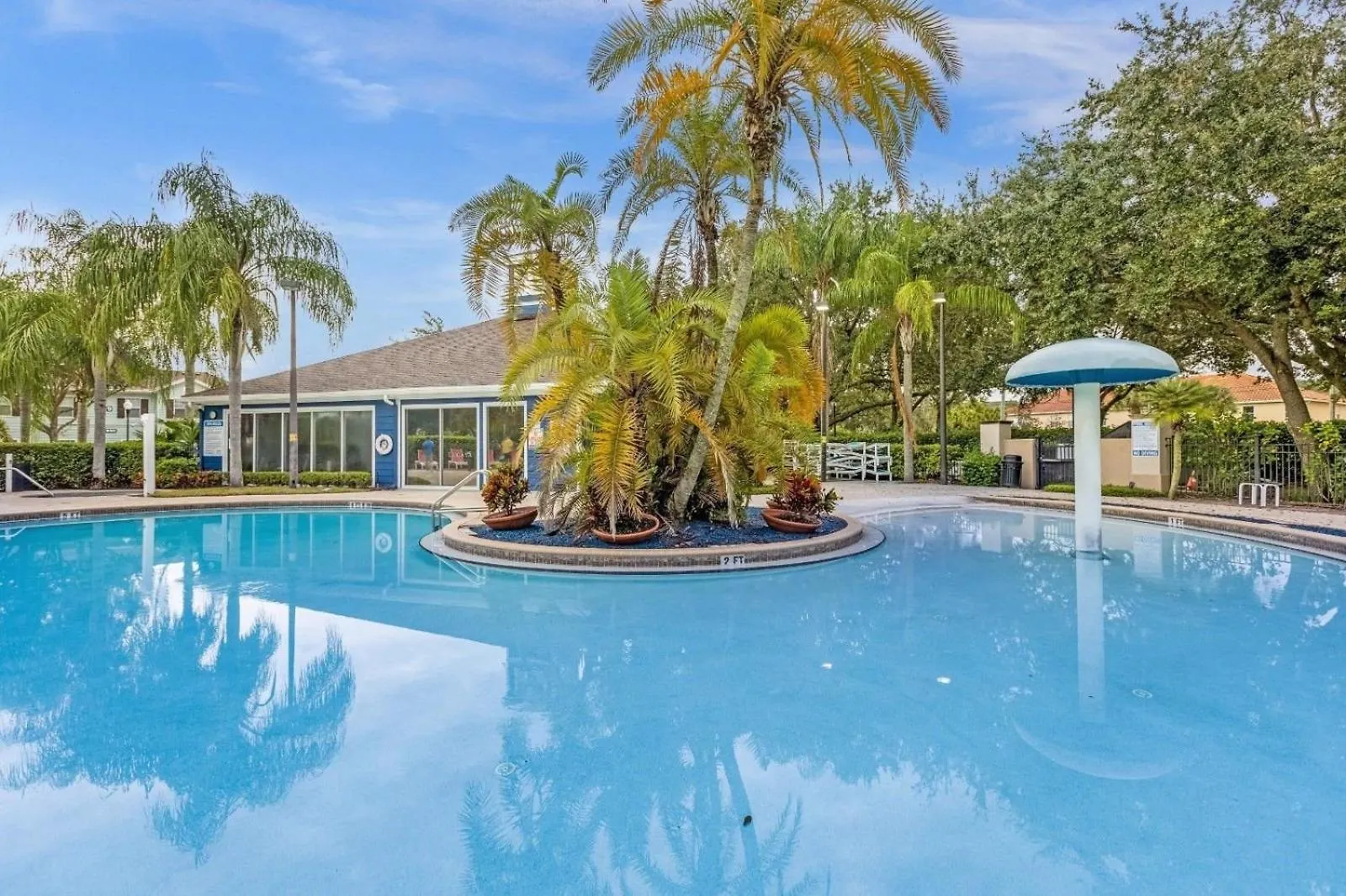 Holiday home Luxurious 4bd/3ba Near W/ Clubhouse