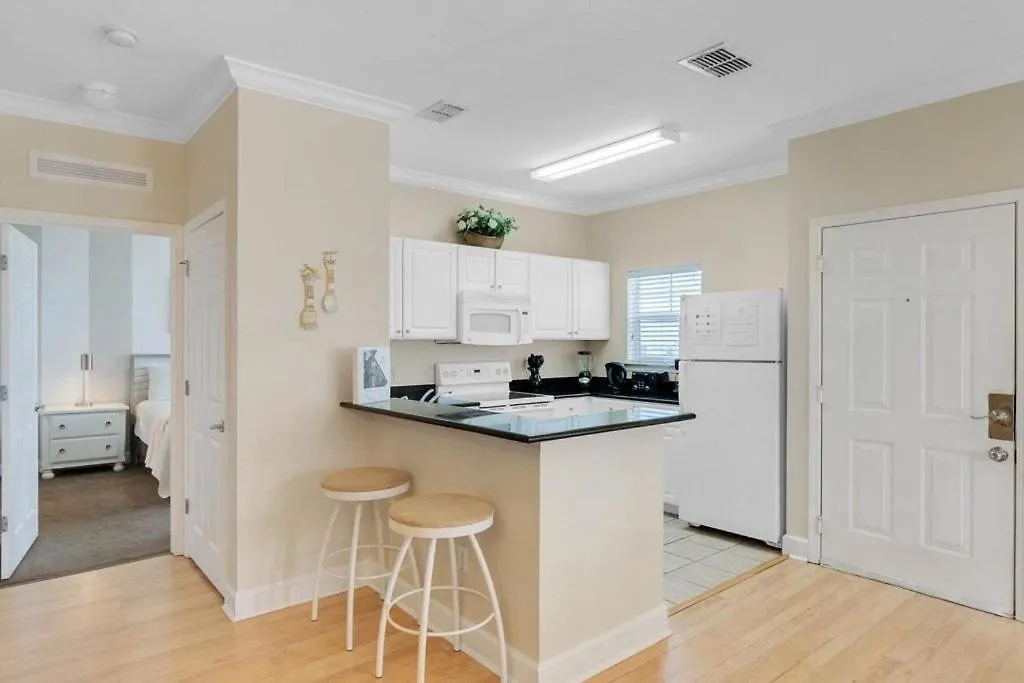 Luxurious 4bd/3ba Near W/ Clubhouse Holiday home