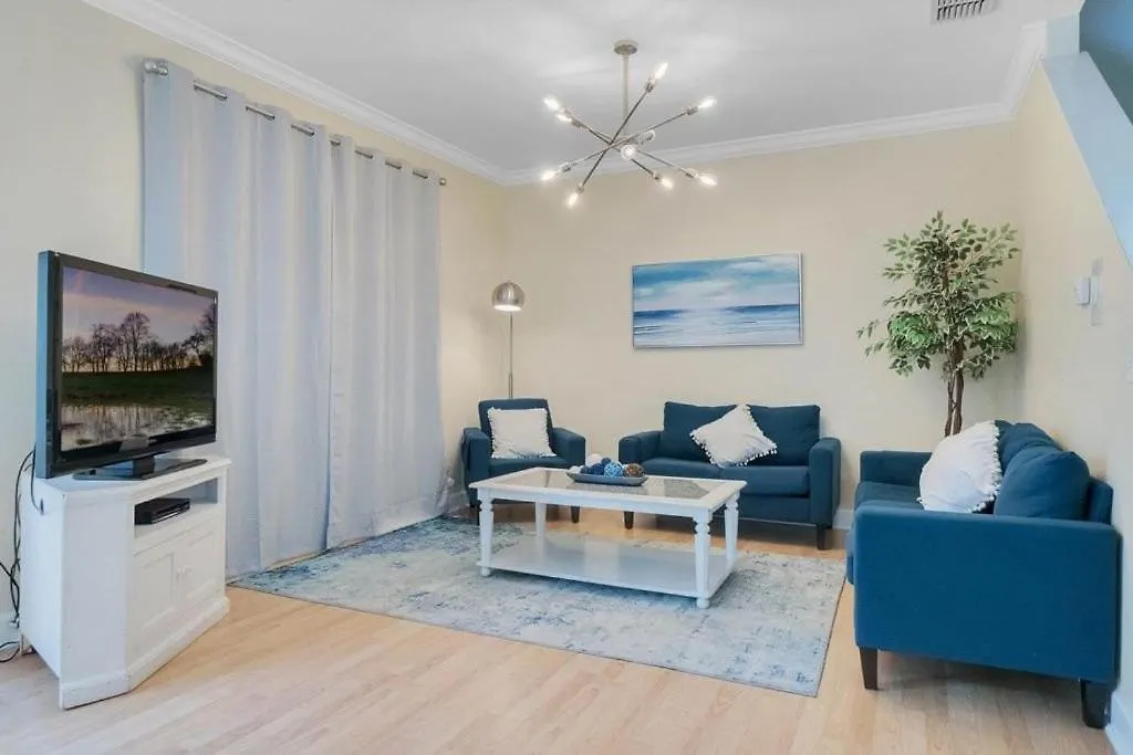 Luxurious 4bd/3ba Near W/ Clubhouse Holiday home *