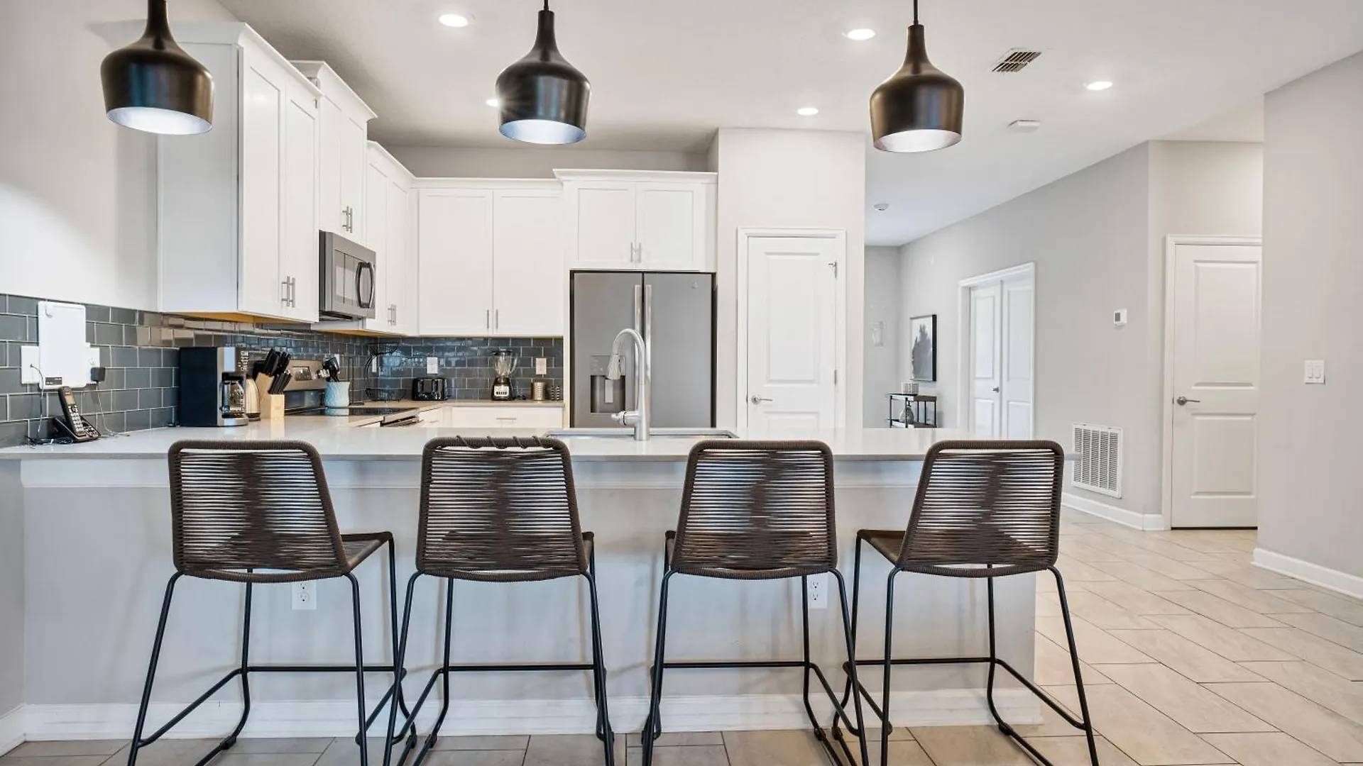 Nyaraló New 8 Bedrooms And 5 Bathrooms At Storey