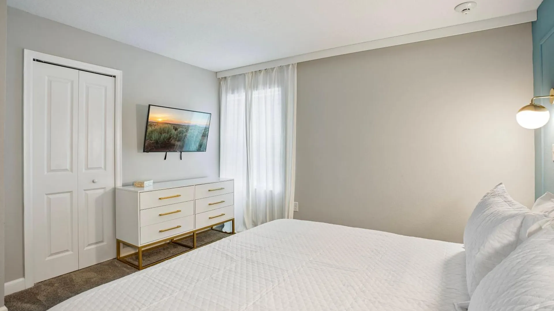 Nyaraló New 8 Bedrooms And 5 Bathrooms At Storey