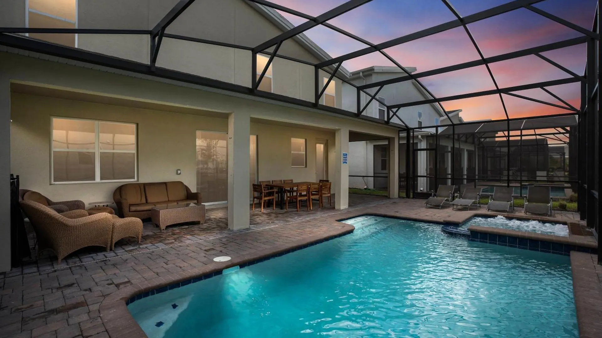Nyaraló New 8 Bedrooms And 5 Bathrooms At Storey