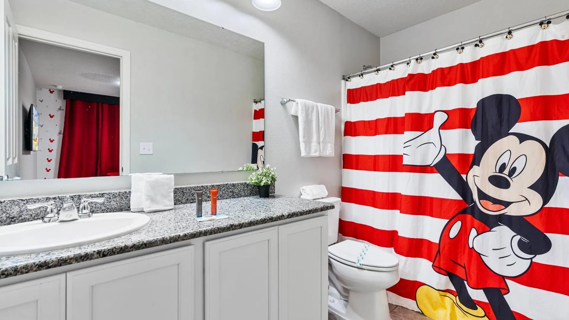Cozy 4 Bedrooms35 Bath- 8 Miles From