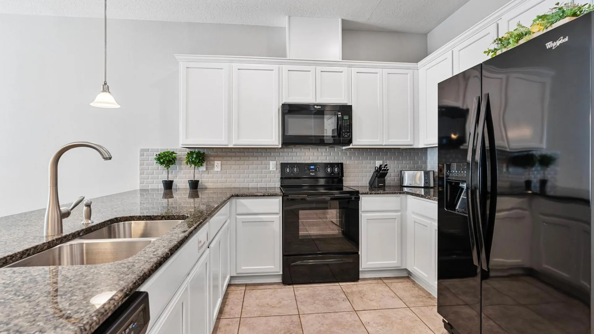 Cozy 4 Bedrooms35 Bath- 8 Miles From Kissimmee
