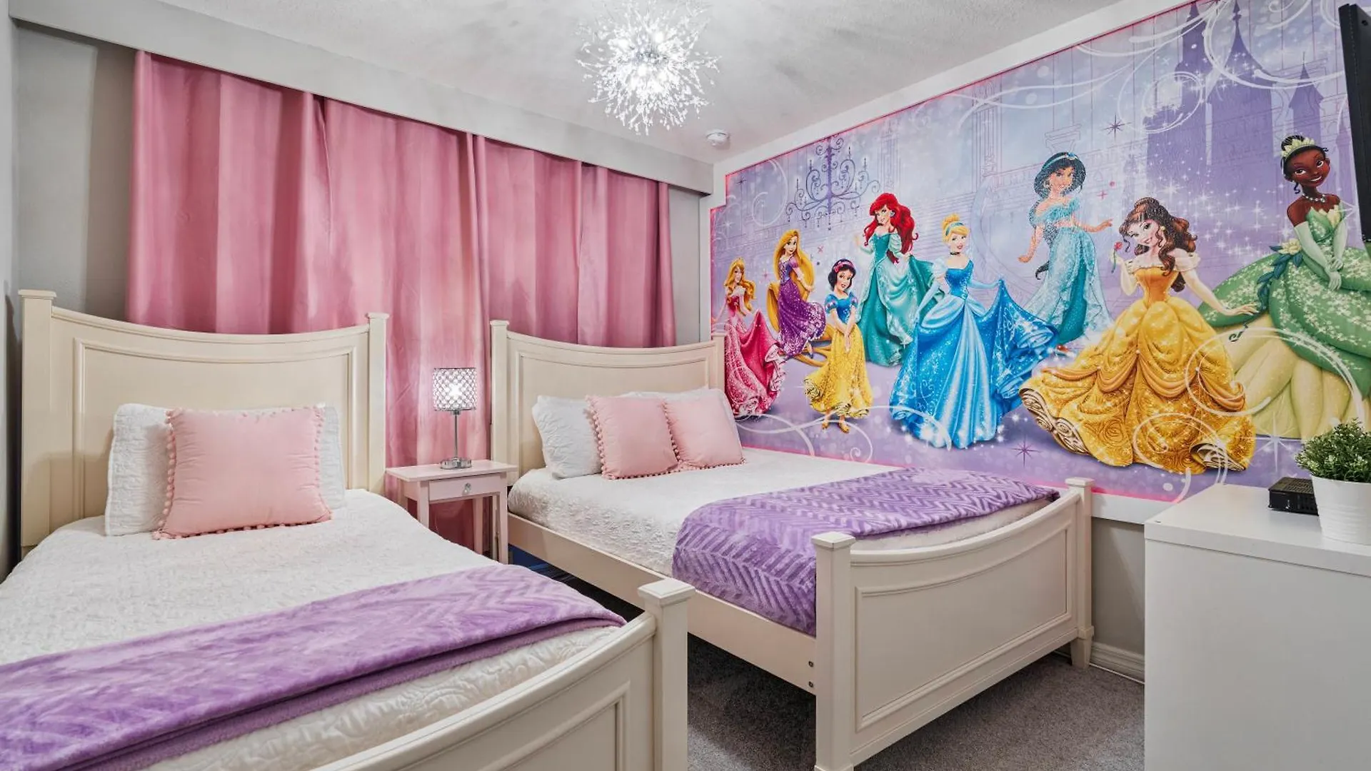 Cozy 4 Bedrooms35 Bath- 8 Miles From *