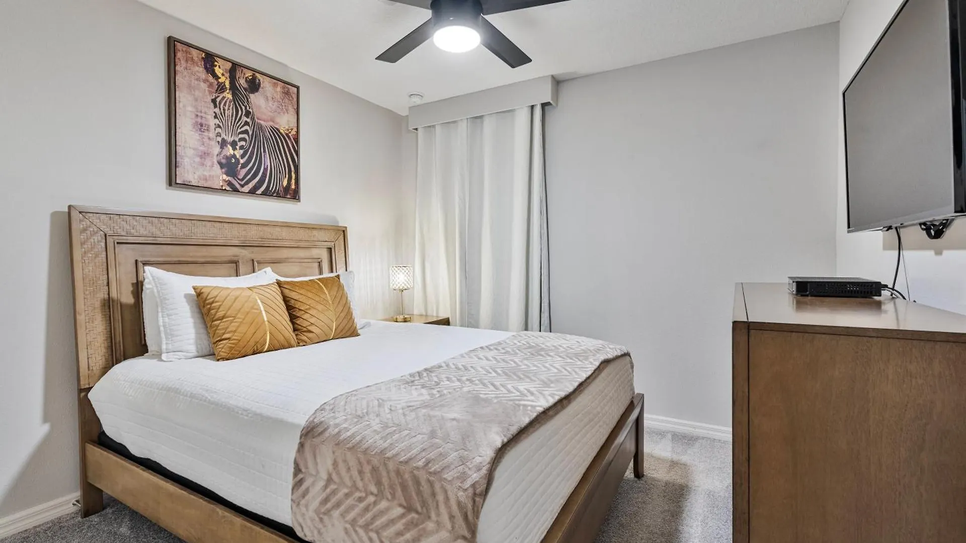 Cozy 4 Bedrooms35 Bath- 8 Miles From Holiday home