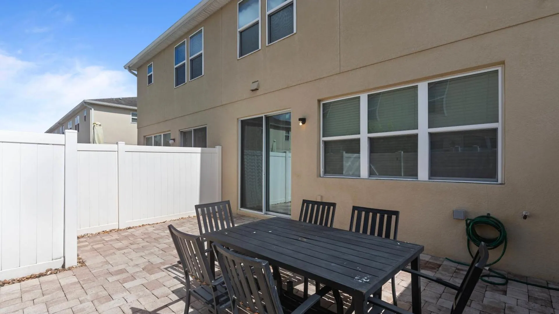 Cozy 4 Bedrooms35 Bath- 8 Miles From Holiday home *