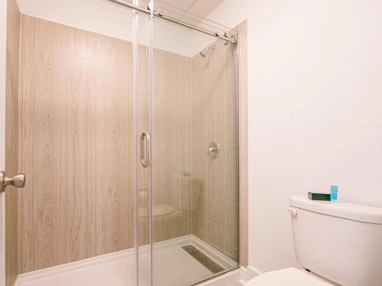 Stylish 7 Mins To World And Free Parking Apartment *