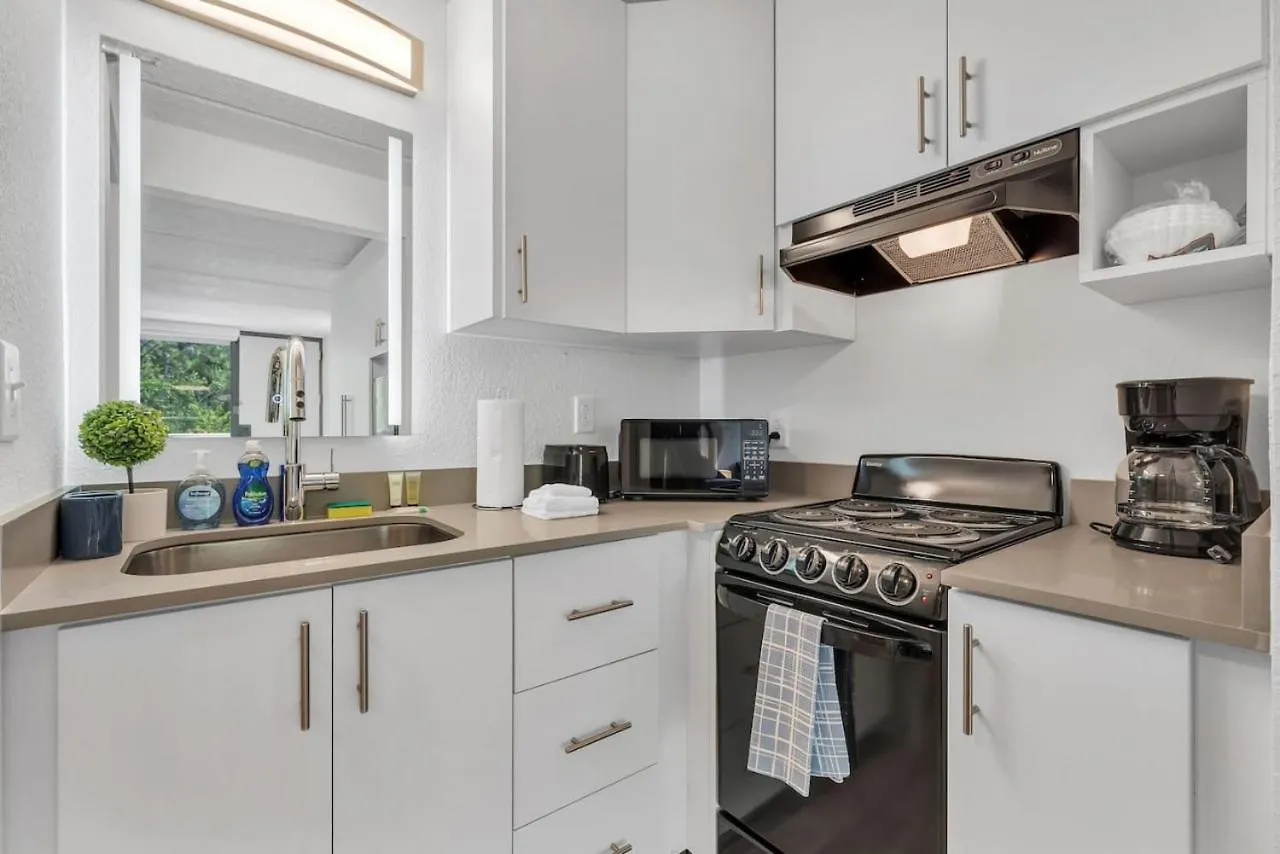 Cozy 8 Min To W Pool And Free Parking