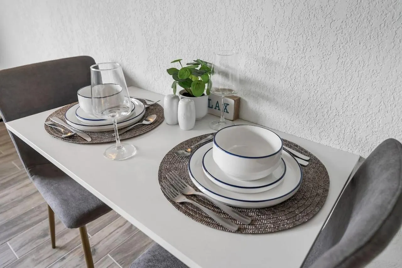 Snug 8 Min To W Pool And Free Parking Apartment Kissimmee