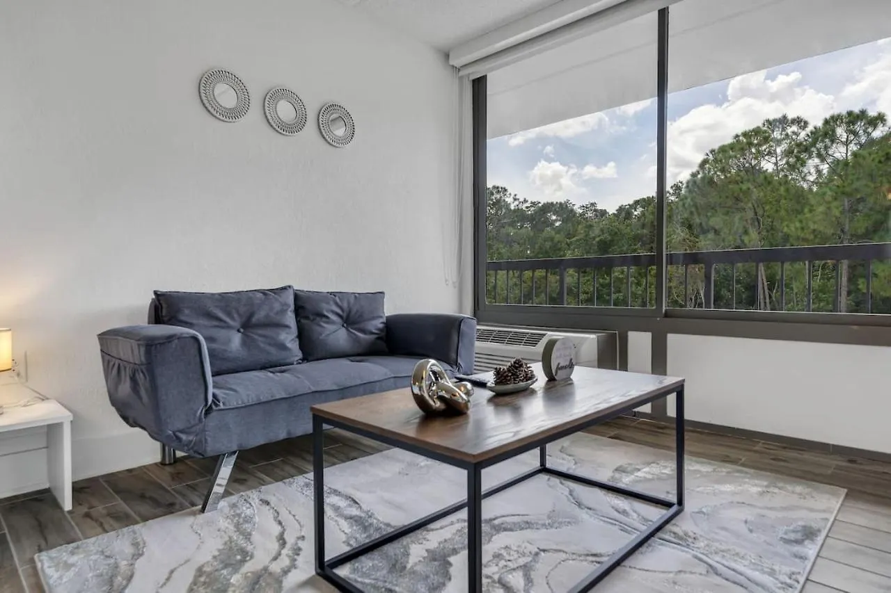 Snug 8 Min To W Pool And Free Parking *