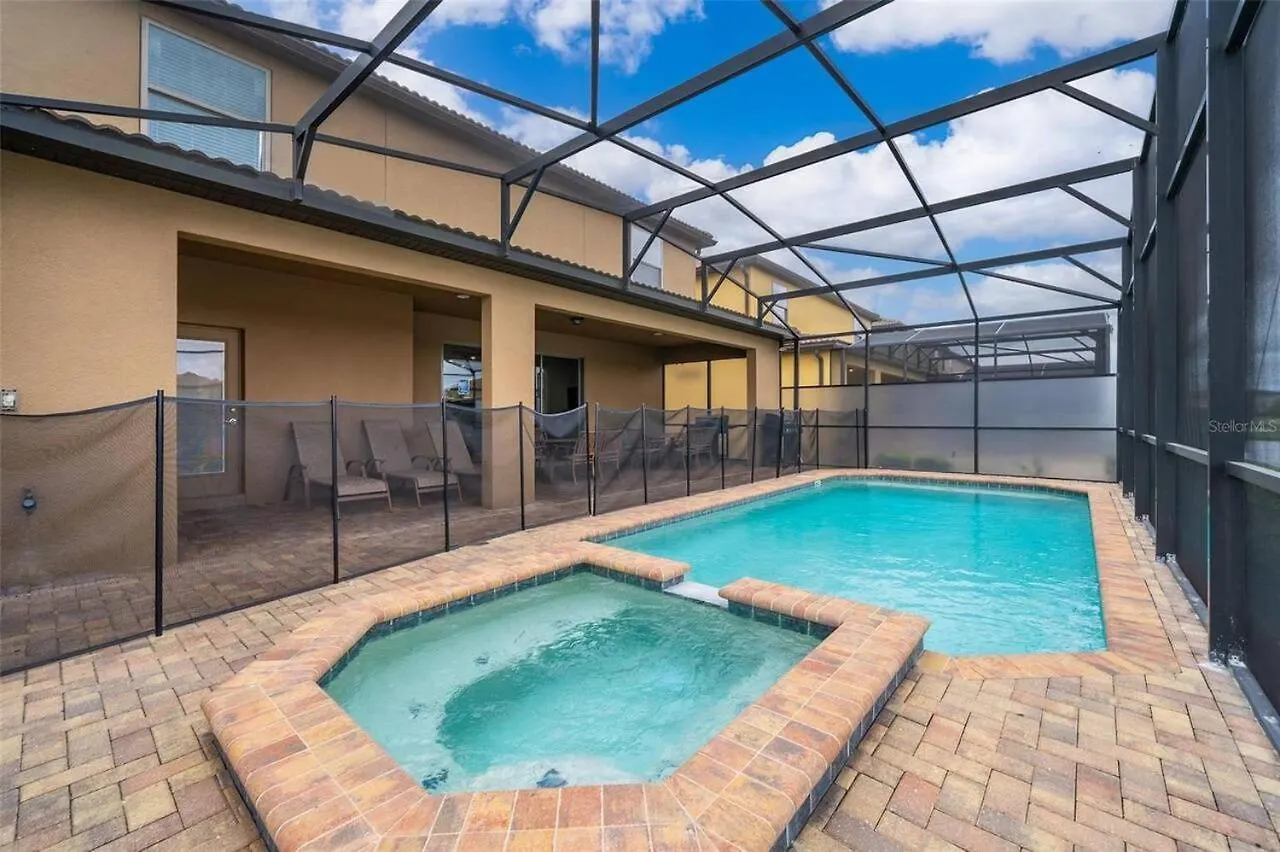 Villa Windsor At Westside 1220 By *
